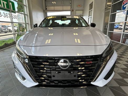 Used 2024 Nissan Altima 2.5 SR FWD image 2