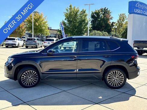 Used 2025 Volkswagen Taos SE image 15