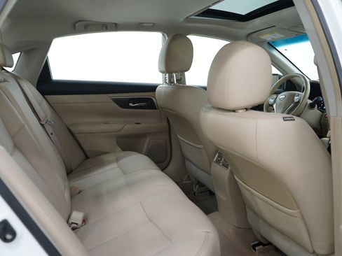 Used 2013 Nissan Altima 2.5 SL w/ Technology Pkg image 12