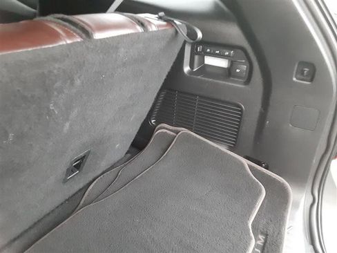 Used 2020 Ford Explorer Platinum w/ Premium Technology Package image 19