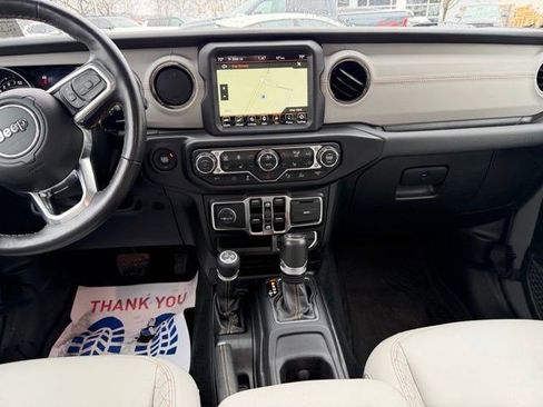 Used 2022 Jeep Wrangler Unlimited Sahara image 17