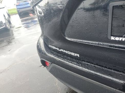 Used 2022 Toyota Highlander L FWD image 7