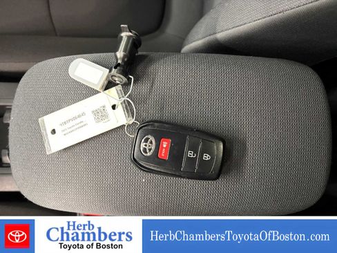 Used 2023 Toyota Corolla Cross LE AWD/4WD image 10