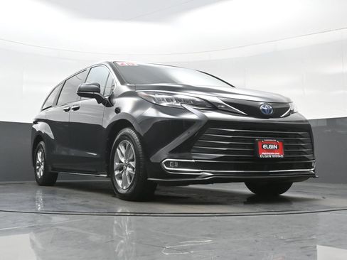 Used 2024 Toyota Sienna XLE FWD image 28