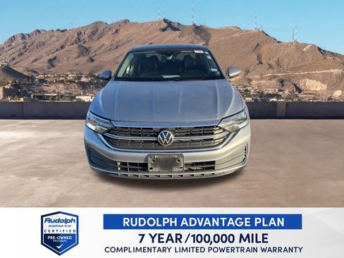 Certified 2022 Volkswagen Jetta SE w/ Panoramic Sunroof Package image 9