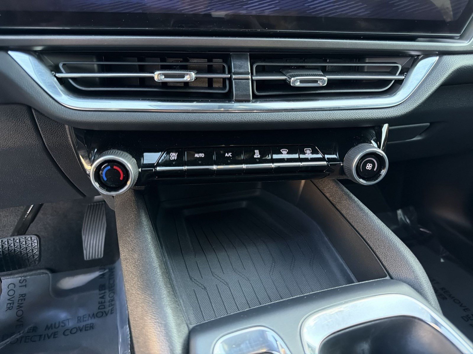 Used 2025 Chevrolet Equinox EV LT FWD image 18