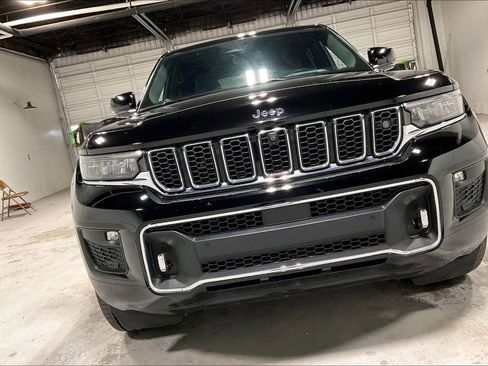 Used 2022 Jeep Grand Cherokee Overland w/ Adv Protech Group III AWD/4WD image 36