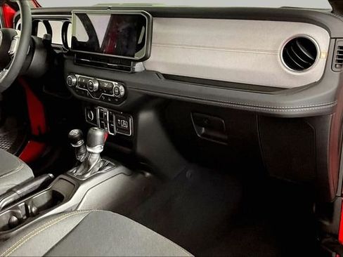 Used 2025 Jeep Wrangler Unlimited Sahara w/ Safety Group AWD/4WD image 25