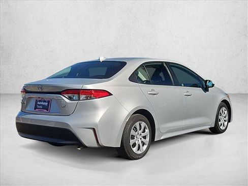 Used 2024 Toyota Corolla LE FWD image 5