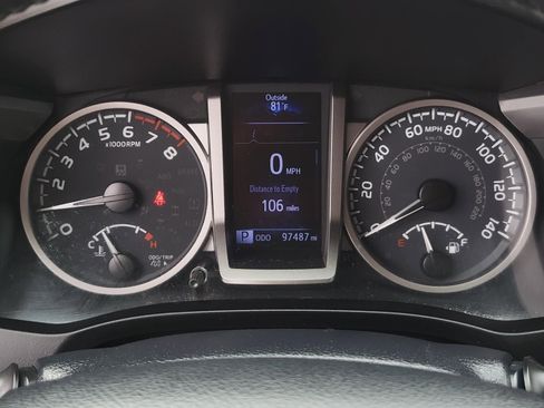 Used 2020 Toyota Tacoma SR5 RWD image 31