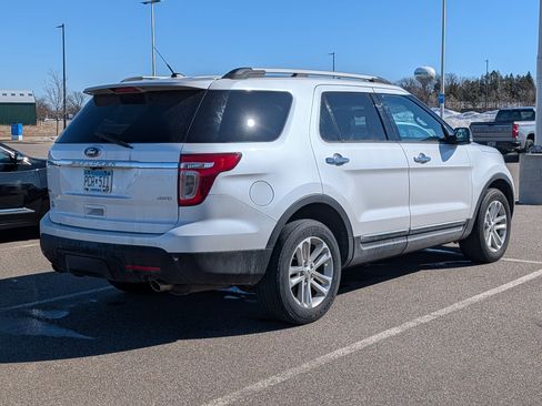 Used 2014 Ford Explorer XLT w/ Equipment Group 202A image 4