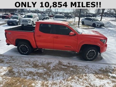Used 2024 Toyota Tacoma TRD Sport image 2