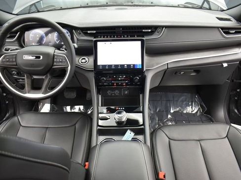 New 2025 Jeep Grand Cherokee L Limited w/ Luxury Tech Group II image 11