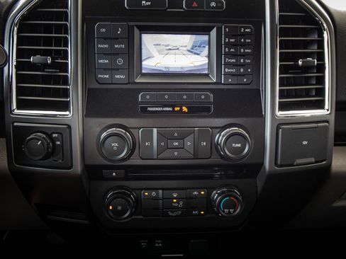 Used 2015 Ford F150 XLT w/ Trailer Tow Package RWD image 35