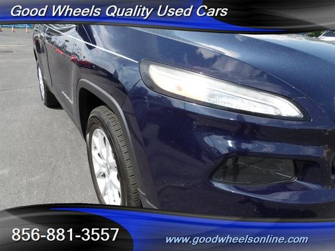 Used 2016 Jeep Cherokee Latitude w/ Cold Weather Group AWD/4WD image 10