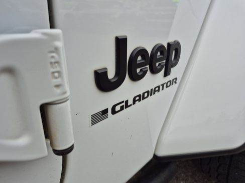 Used 2023 Jeep Gladiator Sport AWD/4WD image 22