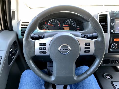 Used 2020 Nissan Frontier SV w/ Midnight Edition Floor Mats RWD image 12