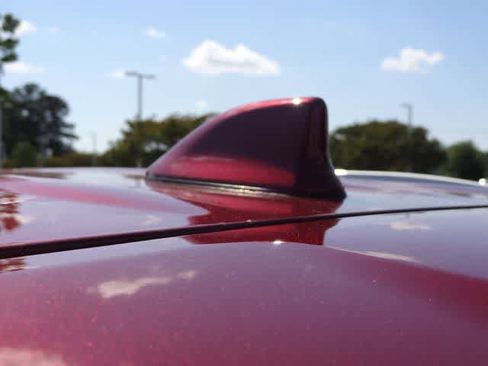 Used 2023 Toyota Highlander XLE FWD image 22