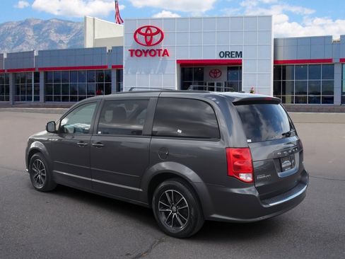 Used 2017 Dodge Grand Caravan GT image 5