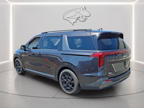 Used 2025 Kia Carnival SX FWD image 3