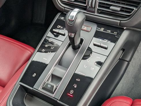 Used 2024 Porsche Macan image 15