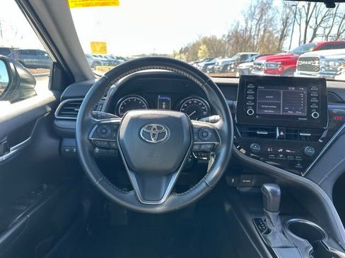 Used 2021 Toyota Camry SE image 19