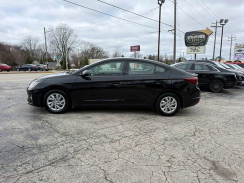 Used 2019 Hyundai Elantra SE image 2