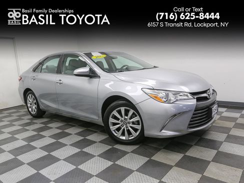Used 2017 Toyota Camry XLE FWD image 1