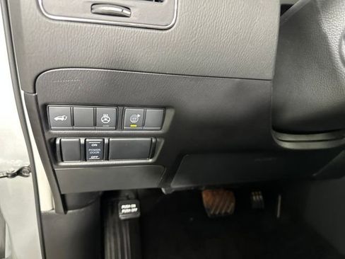 Used 2024 Nissan Armada SL w/ Captain's Chairs Package image 19