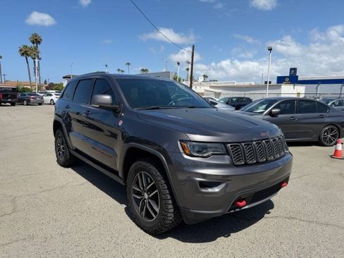 Used 2017 Jeep Grand Cherokee Trailhawk w/ Trailhawk Luxury Group AWD/4WD image 4