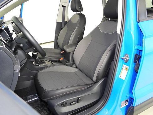 Used 2025 Volkswagen Taos SE FWD image 22