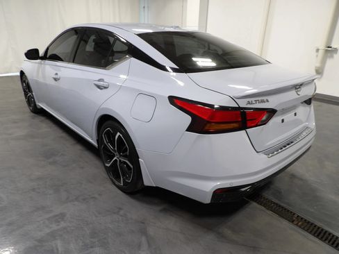 Used 2023 Nissan Altima 2.5 SR w/ SR Premium Package FWD image 8