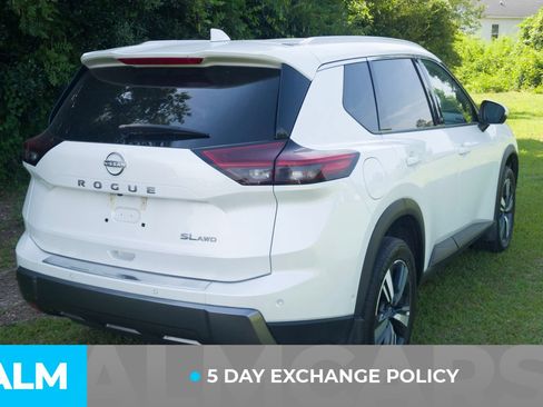 Used 2025 Nissan Rogue SL AWD/4WD image 4