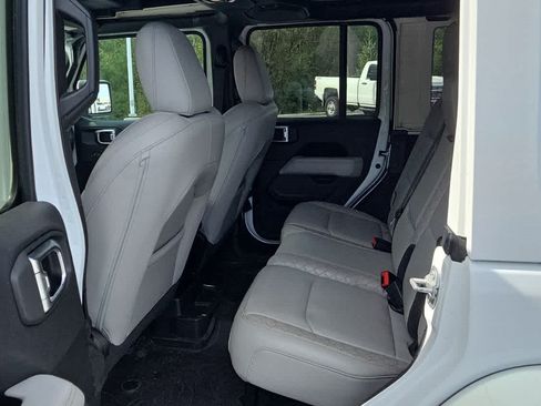 Used 2023 Jeep Wrangler Unlimited Sahara AWD/4WD image 6