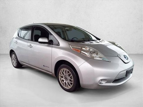 Used 2017 Nissan Leaf S image 3