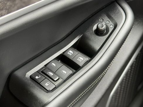 Used 2023 Jeep Grand Cherokee Limited AWD/4WD image 15