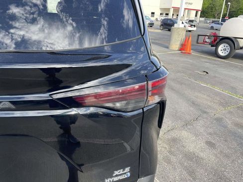 Used 2024 Toyota Sienna XLE FWD image 17