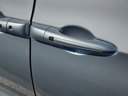 Used 2024 Chrysler Pacifica Touring-L image 24