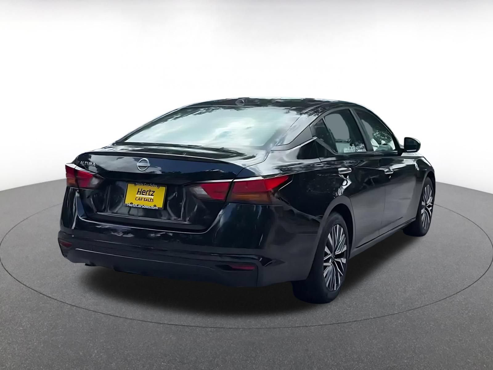 Used 2025 Nissan Altima 2.5 SV FWD image 14