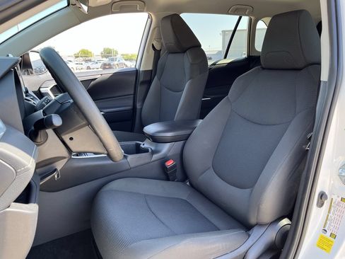 Used 2025 Toyota RAV4 LE AWD/4WD image 23