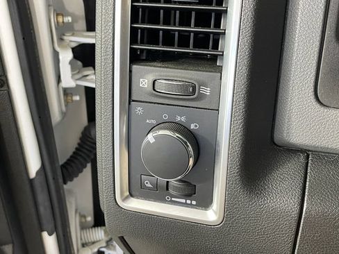 Used 2020 RAM 1500 Classic SLT w/ Luxury Group RWD image 10