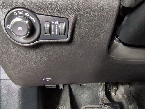 Used 2025 Jeep Compass Trailhawk AWD/4WD image 26