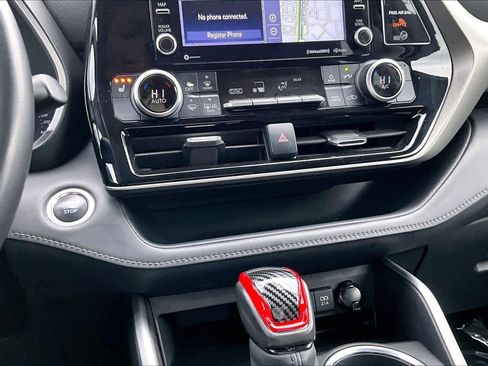 Used 2021 Toyota Highlander XLE image 35