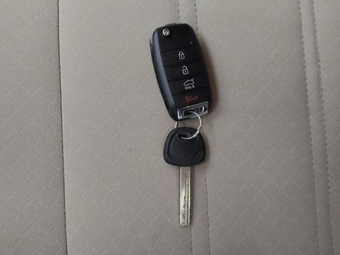 Used 2016 Kia Sorento LX image 32