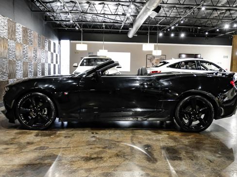 Used 2018 Chevrolet Camaro LT RWD image 11