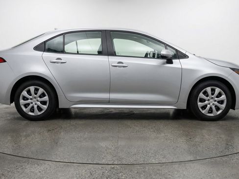Used 2025 Toyota Corolla LE FWD image 11