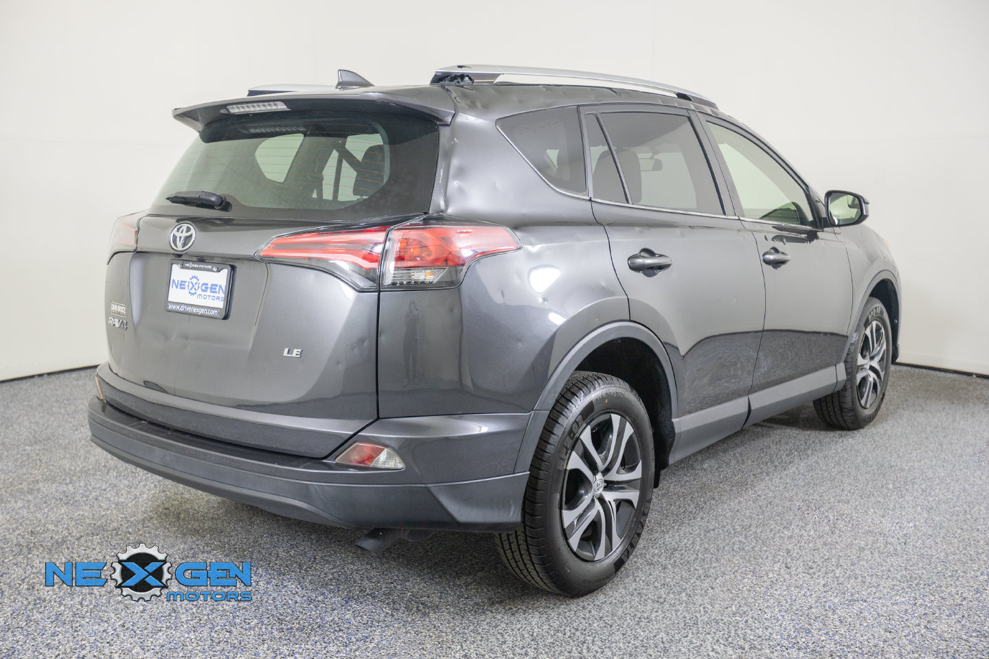 Used 2016 Toyota RAV4 LE FWD image 8