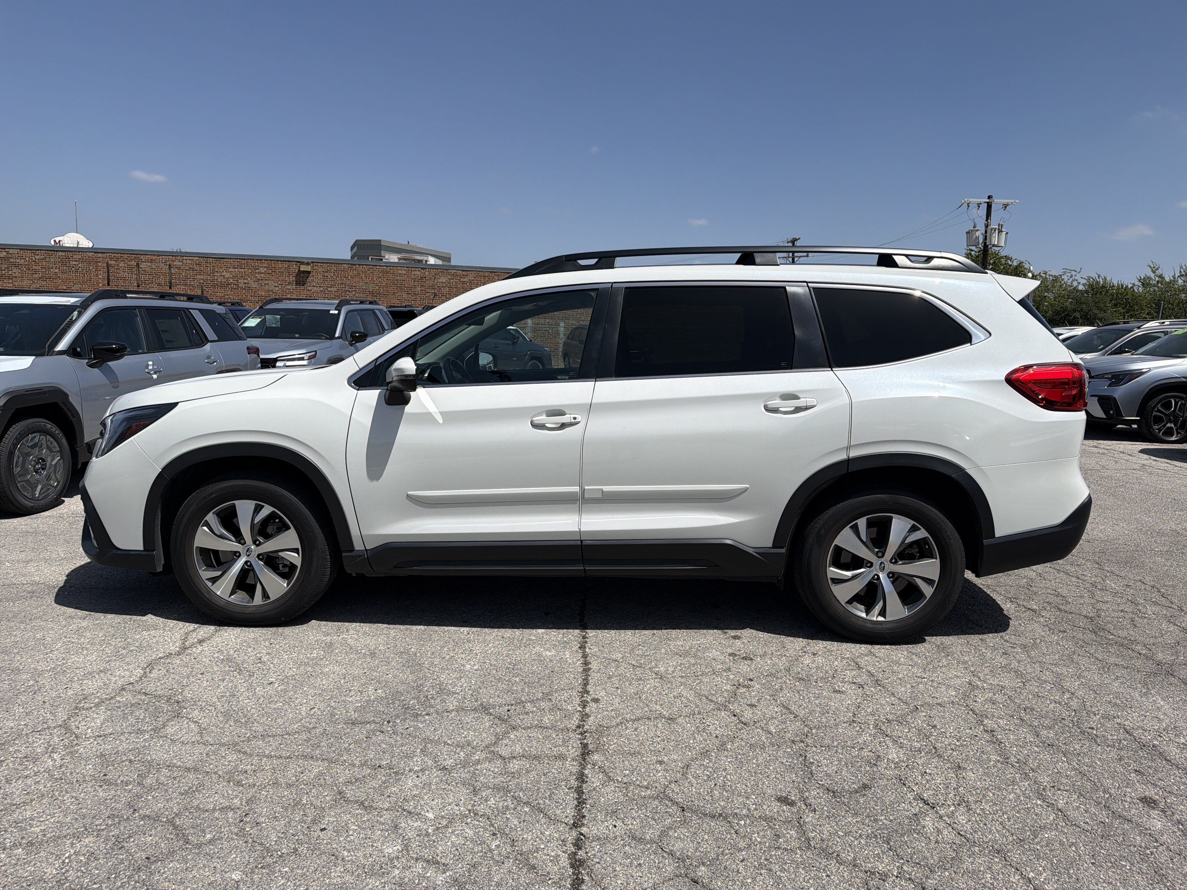 Used 2023 Subaru Ascent Premium w/ Convenience Package AWD/4WD image 6