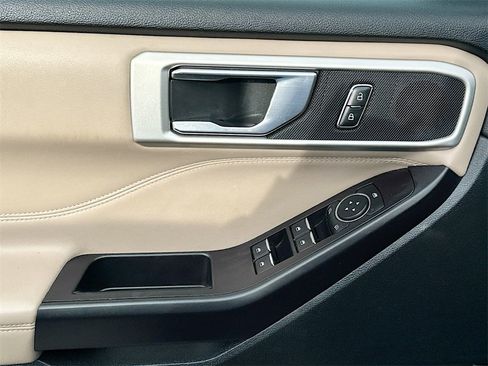Certified 2020 Ford Explorer XLT w/ Equipment Group 202A image 21