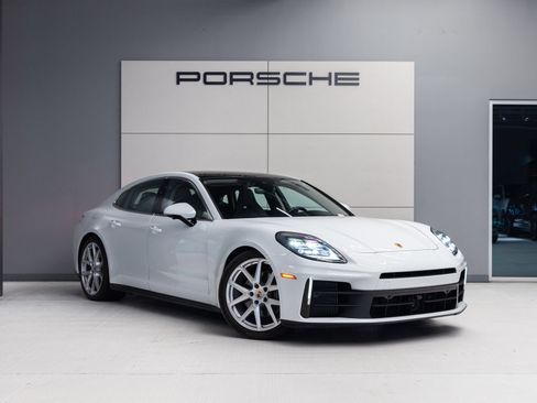 Certified 2025 Porsche Panamera w/ Premium Package RWD image 9